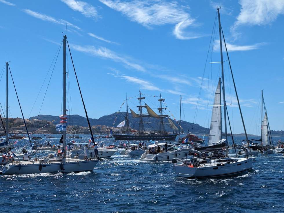 Patrouille de France, Jul et fumigènes : 5 moments marquants de l'arrivée de la flamme à Marseille