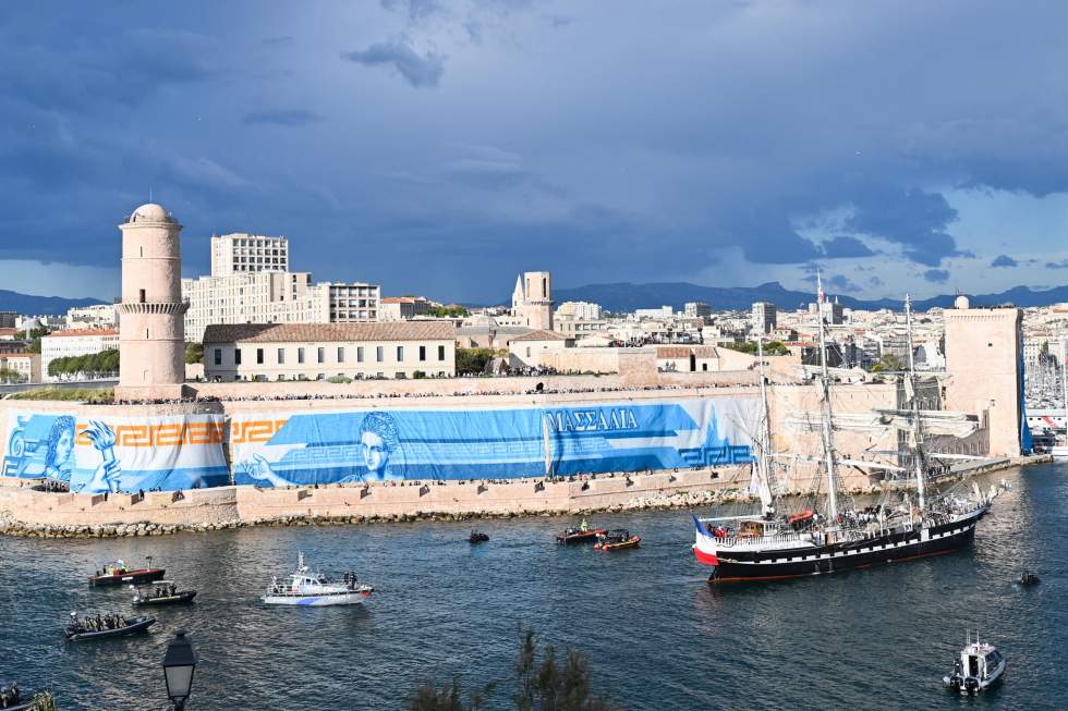 Patrouille de France, Jul et fumigènes : 5 moments marquants de l'arrivée de la flamme à Marseille