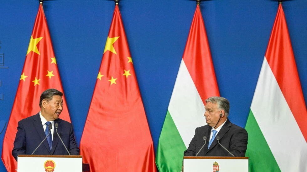 Xi Jinping accueilli en grande pompe en Hongrie, leur "partenariat stratégique" consolidé Xi Jinping accueilli en grande pompe en Hongrie, leur "partenariat stratégique" consolidé