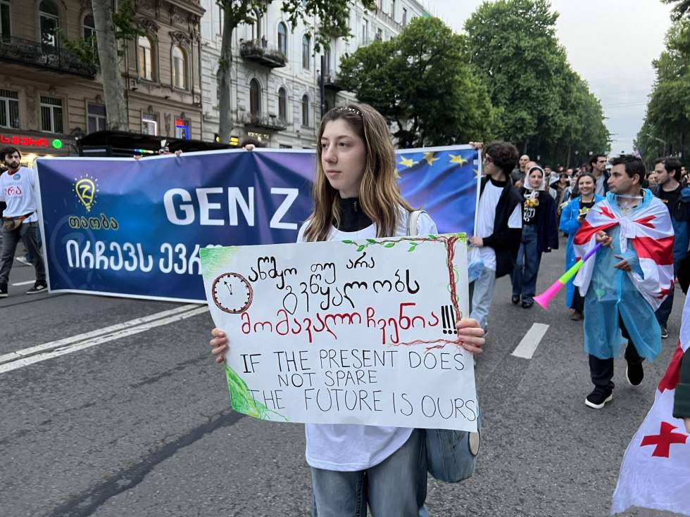 Manifestations en Géorgie : "Je n’ai pas peur, je reviendrai tant que la loi russe ne sera pas rejetée"