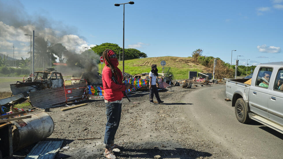 En Nouvelle-Calédonie la tension reste vive, premières évacuations de touristes français