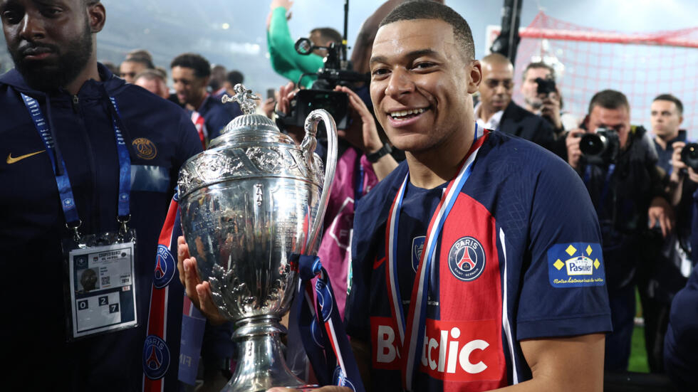 Coupe de France : Mbappé fait ses adieux au PSG avec "la tête haute" et un dernier trophée