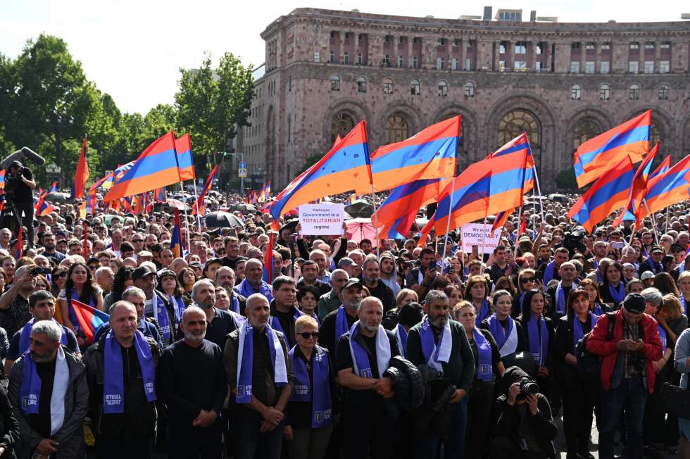 Des milliers d'Arméniens manifestent après la cession de quatre villages à l'Azerbaïdjan Des milliers d'Arméniens manifestent après la cession de quatre villages à l'Azerbaïdjan
