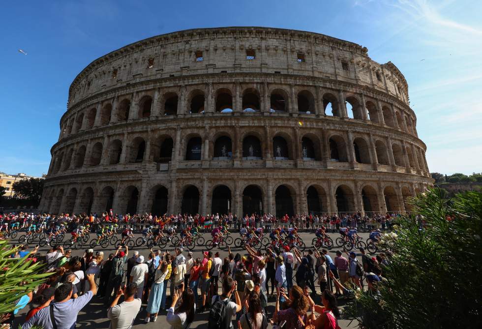 Tadej Pogacar impérial sur le Tour d'Italie, place au Tour de France