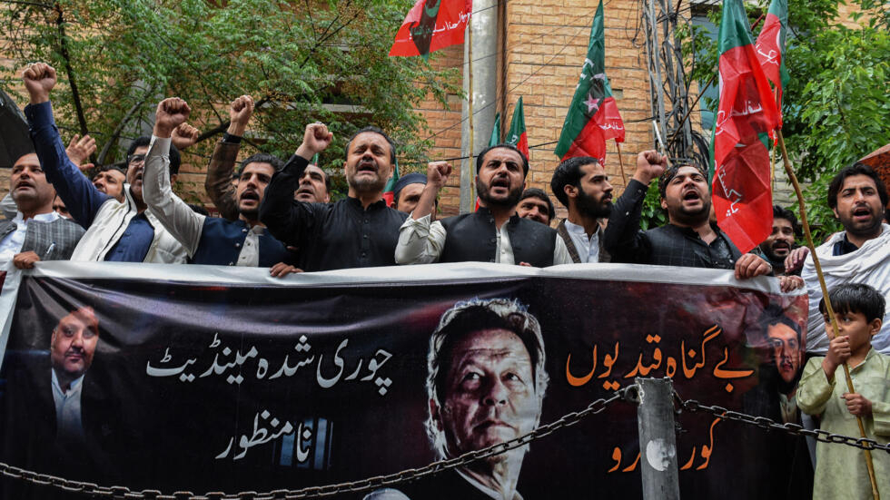 Au Pakistan, l'ex-Premier ministre Imran Khan acquitté dans une affaire de trahison