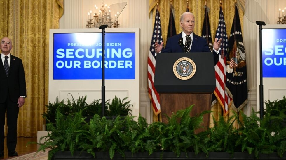 Aux États-Unis, Joe Biden serre la vis sur le sujet brûlant de l'immigration