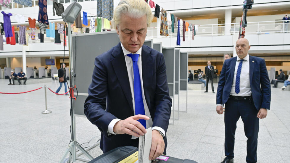Élections européennes : les Irlandais aux urnes, poussée de l'extrême droite attendue aux Pays-bas Élections européennes : les Irlandais aux urnes, poussée de l'extrême droite attendue aux Pays-bas