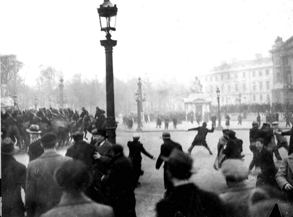 Après l'appel à un nouveau "Front populaire", retour sur "l'immense espoir" suscité en 1936