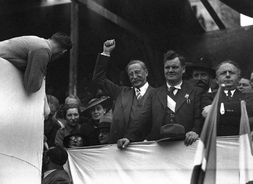 Après l'appel à un nouveau "Front populaire", retour sur "l'immense espoir" suscité en 1936