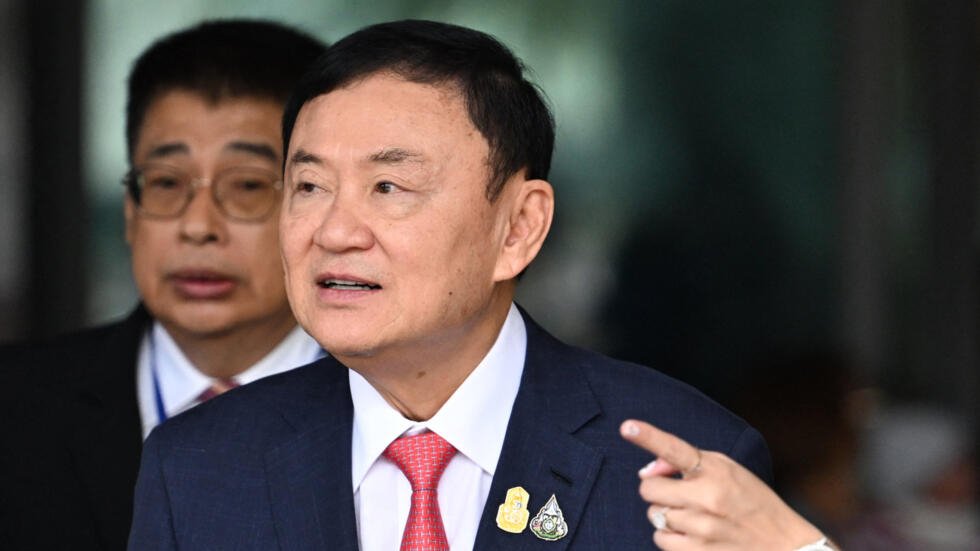 En Thaïlande, l'ancien Premier ministre Thaksin Shinawatra formellement inculpé pour lèse-majesté