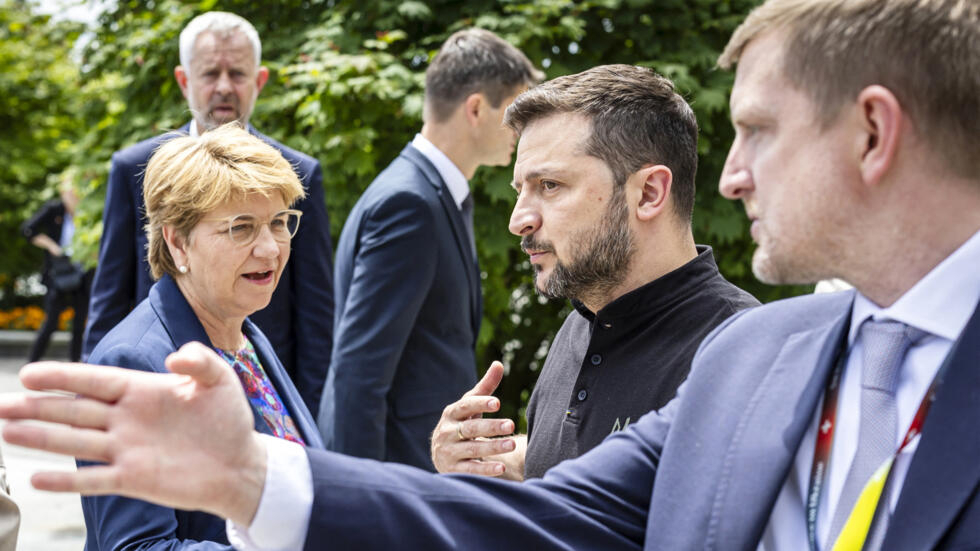 Guerre en Ukraine : le président ukrainien Zelensky en visite sur le front dans la région de Donetsk