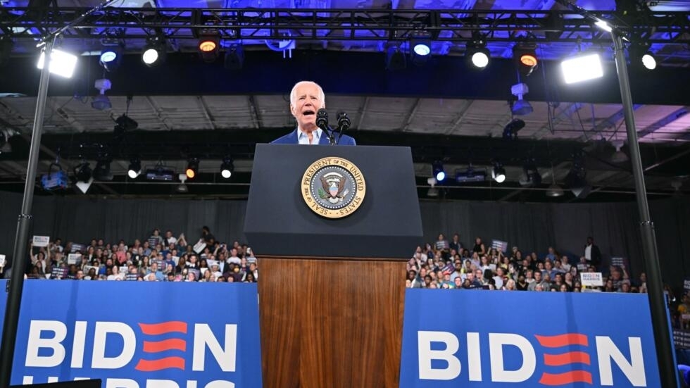 "Je peux faire le boulot" : Joe Biden tente de rassurer face aux voix l'appelant à se retirer