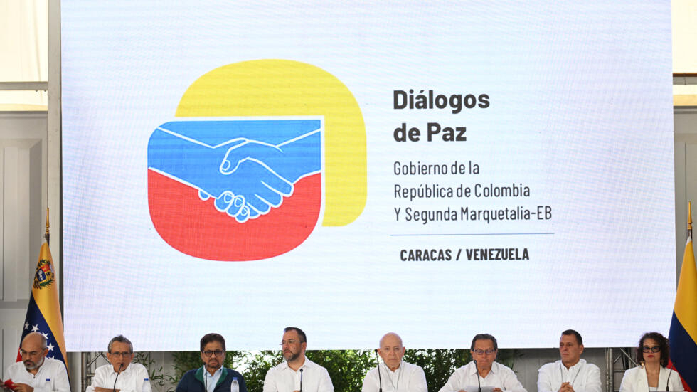 En Colombie, une dissidence des Farc accepte un cessez-le-feu "unilatéral" En Colombie, une dissidence des Farc accepte un cessez-le-feu "unilatéral"
