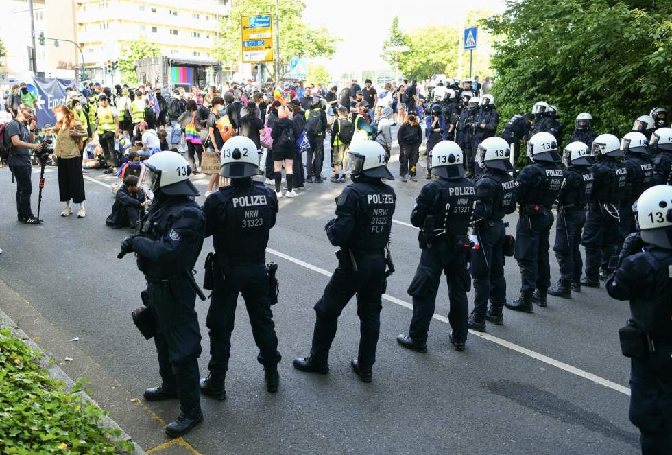 En Allemagne, des policiers blessés en marge d'un congrès du parti d'extrême droite AfD En Allemagne, des policiers blessés en marge d'un congrès du parti d'extrême droite AfD