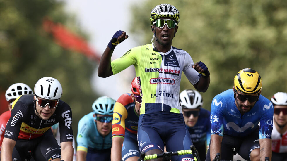 Tour de France : L'Érythréen Biniam Girmay remporte la 3e étape et entre dans l'histoire Tour de France : L'Érythréen Biniam Girmay remporte la 3e étape et entre dans l'histoire