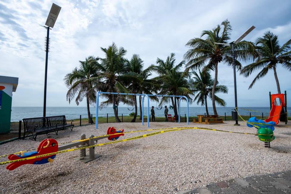 Après avoir meurtri les Antilles, l'ouragan Béryl fait route vers la Jamaïque