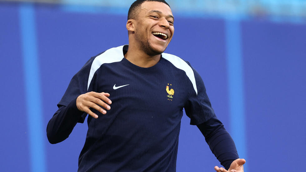 🔴 France - Portugal en direct : Ronaldo contre Mbappé, le modèle contre le prodige 🔴 France - Portugal en direct : Ronaldo contre Mbappé, le modèle contre le prodige