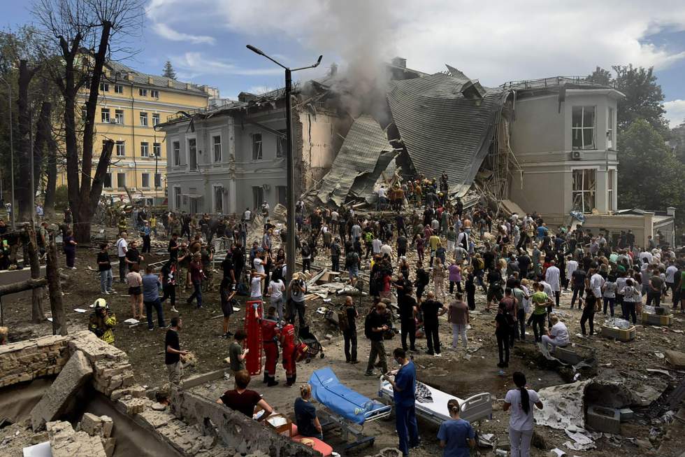 Guerre en Ukraine : un hôpital pour enfants de Kiev frappé par une attaque russe Guerre en Ukraine : un hôpital pour enfants de Kiev frappé par une attaque russe