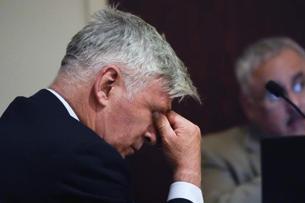 Tir mortel sur le tournage de "Rust" : le procès d'Alec Baldwin commence aux États-Unis