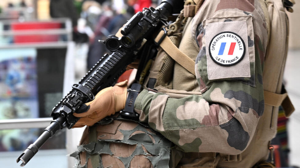 Paris : un soldat de l'opération Sentinelle blessé au couteau gare de l'Est, le suspect interpellé