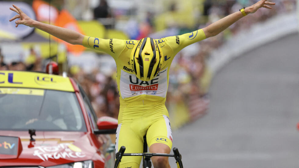 Pogacar musèle Vingegaard et remporte l'étape reine du Tour de France