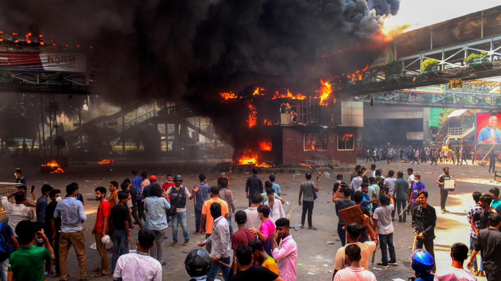 Bangladesh : une centaine de morts dans les manifestations, une prison prise d'assaut