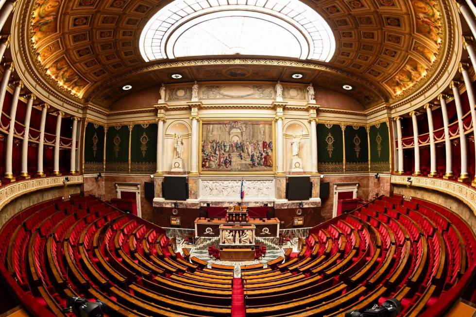 Lucie Castets, candidate à Matignon, détaille ses premières mesures