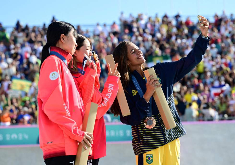 JO 2024 : avec ses ados skateuses place de la Concorde, le Japon confirme sa suprématie en street