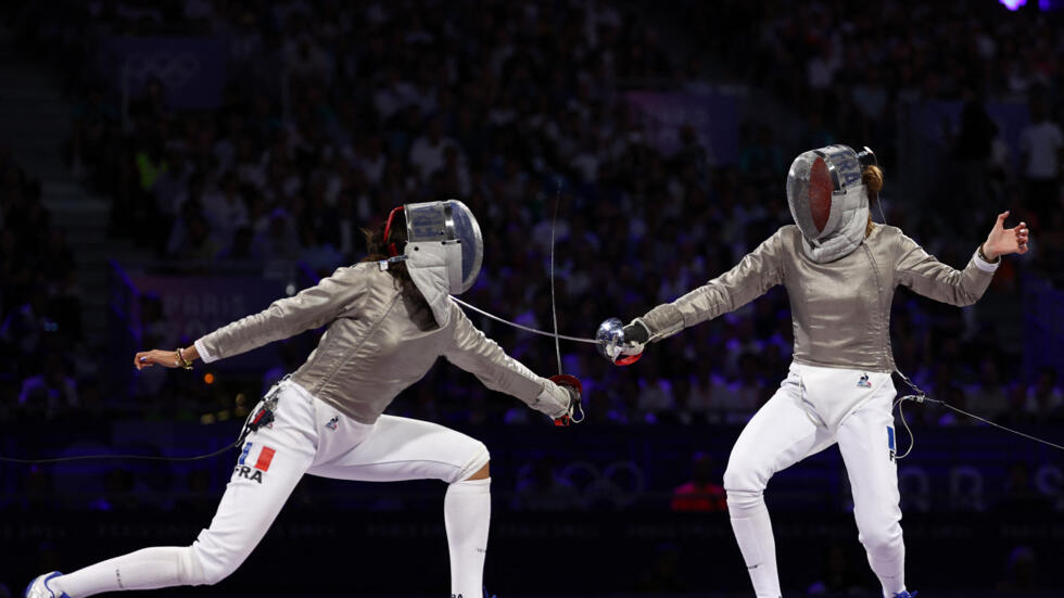 JO 2024 : Manon Apithy-Brunet en or, Sara Balzer en argent dans une finale du sabre franco-française