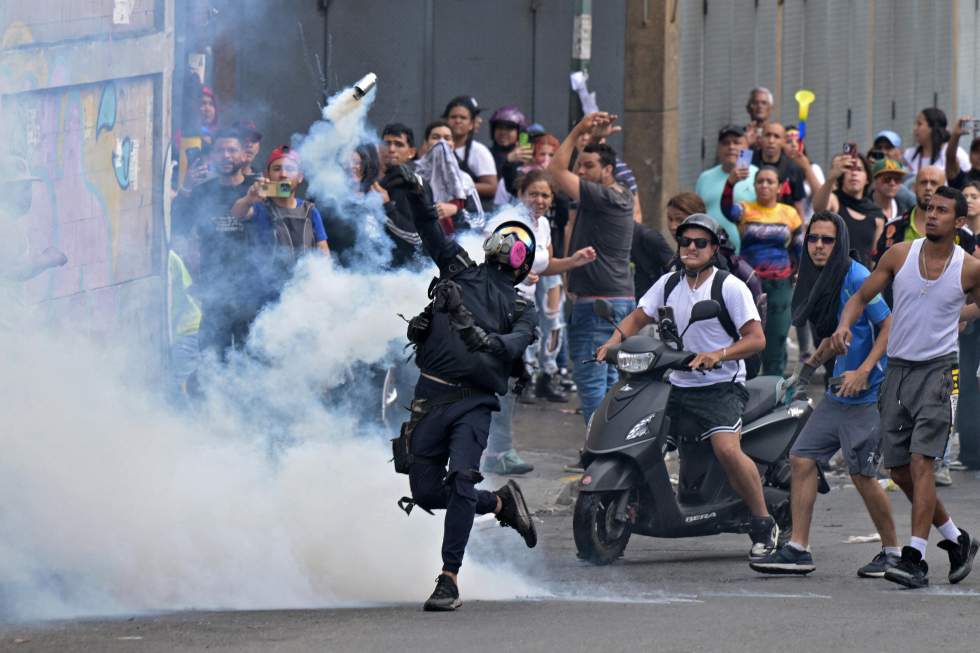 Des milliers de Vénézuéliens protestent contre la réélection de Nicolas Maduro