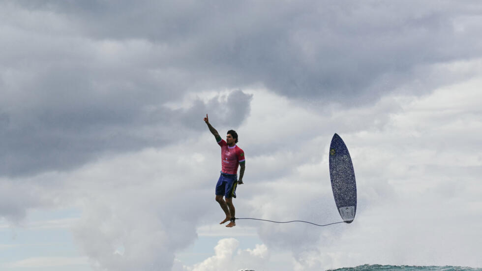 "Tous les photographes attendent ce moment": Jérôme Brouillet de l'AFP raconte son cliché d'un surfeur brésilien aux JO