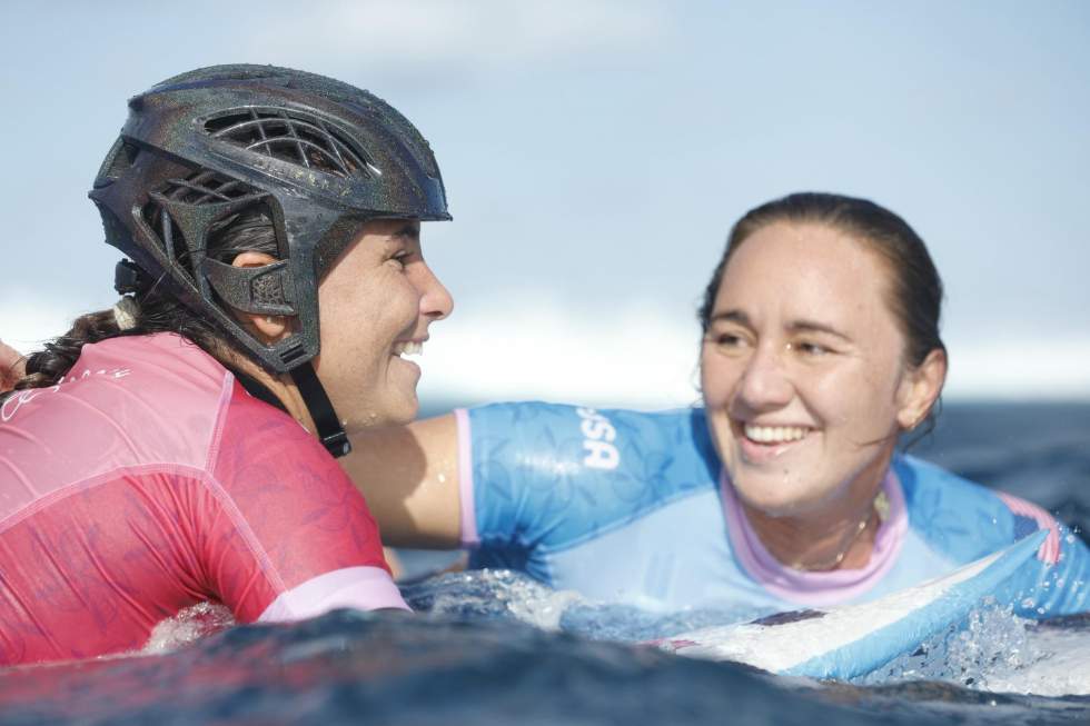 JO 2024 - Surf : Kauli Vaast et Johanne Defay domptent Teahupo'o pour aller en demi-finales