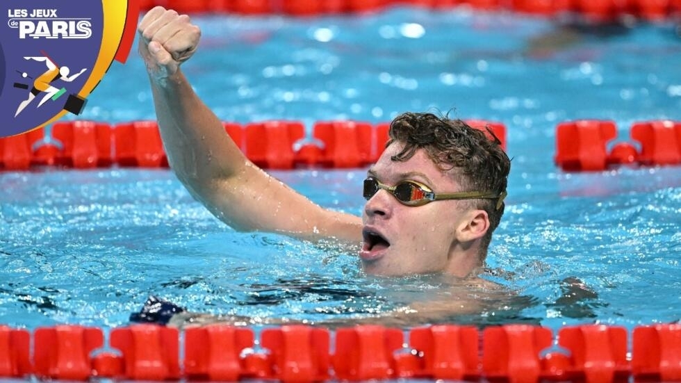 JO 2024 : le "roi" Léon Marchand ajoute une 4e médaille d'or à son historique moisson