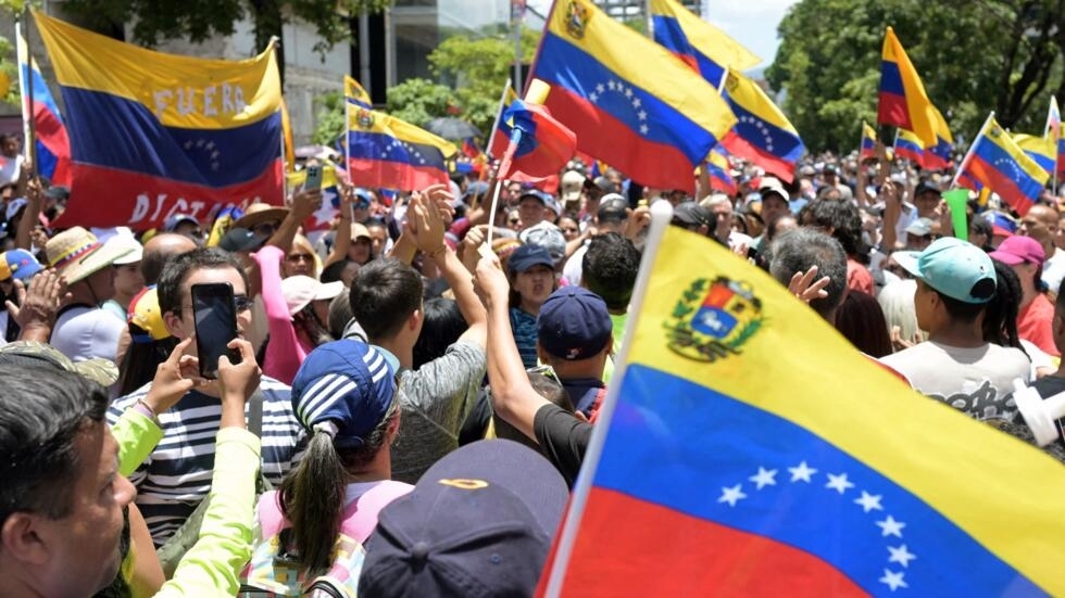 Au Venezuela, des milliers de manifestants contestent la réélection de Nicolas Maduro