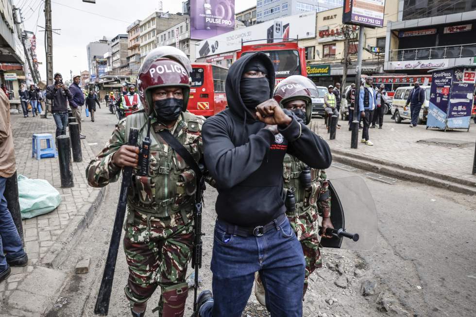 Manifestations au Kenya : la police tire des gaz lacrymogènes à Nairobi, des journalistes blessés