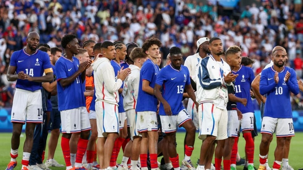 Football : la France s'incline dans un match de folie contre l'Espagne et se console avec l'argent