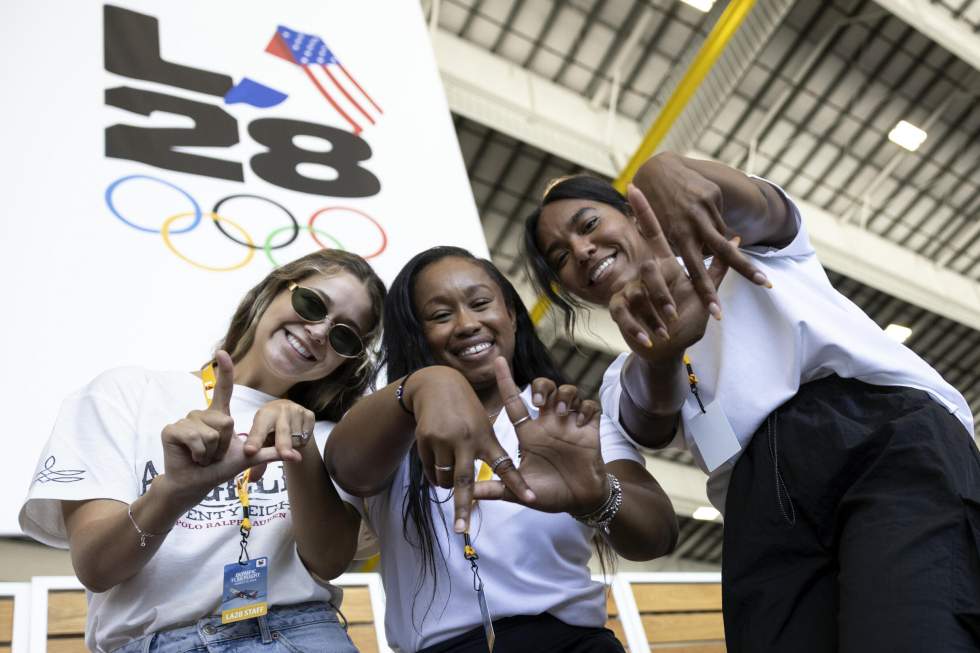 Le drapeau olympique arrive à Los Angeles, sous "pression" après la réussite des Jeux de Paris