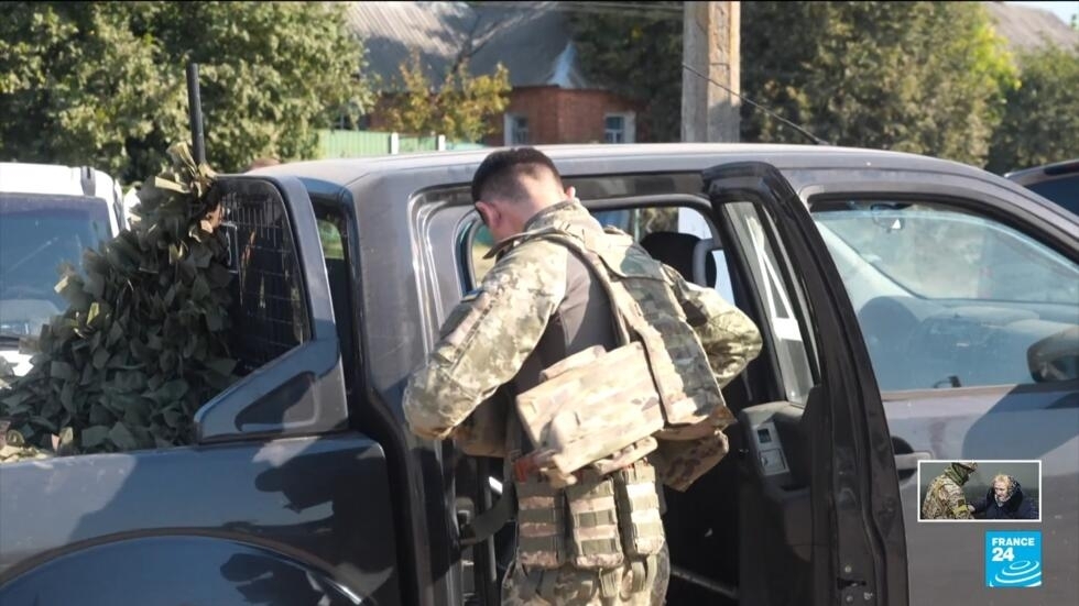 À Soumy, des soldats ukrainiens en partance ou de retour de la région russe de Koursk