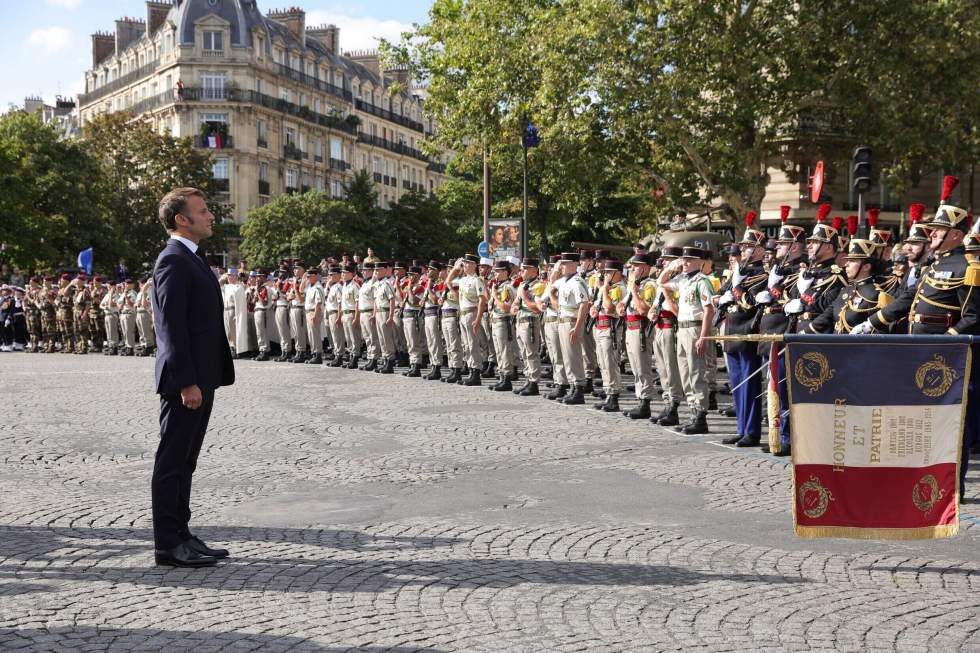 Emmanuel Macron poursuit ses consultations en quête d'un nom pour Matignon