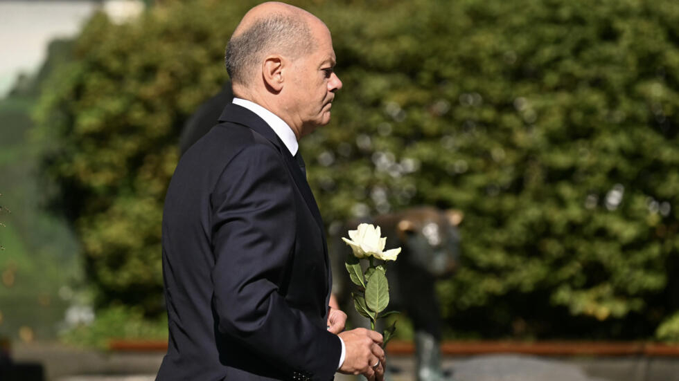 Attentat de Solingen : Olaf Scholz dénonce un acte de "un terrorisme contre nous tous" Attentat de Solingen : Olaf Scholz dénonce un acte de "un terrorisme contre nous tous"