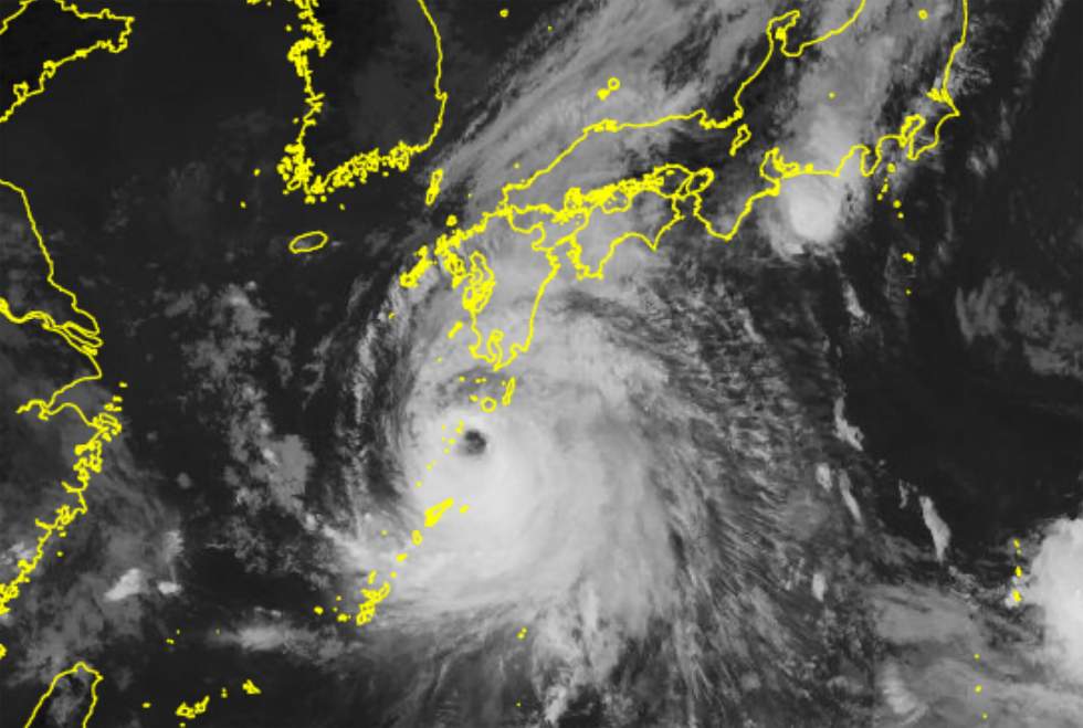 Le Japon en alerte maximale avant l'arrivée du typhon Shanshan