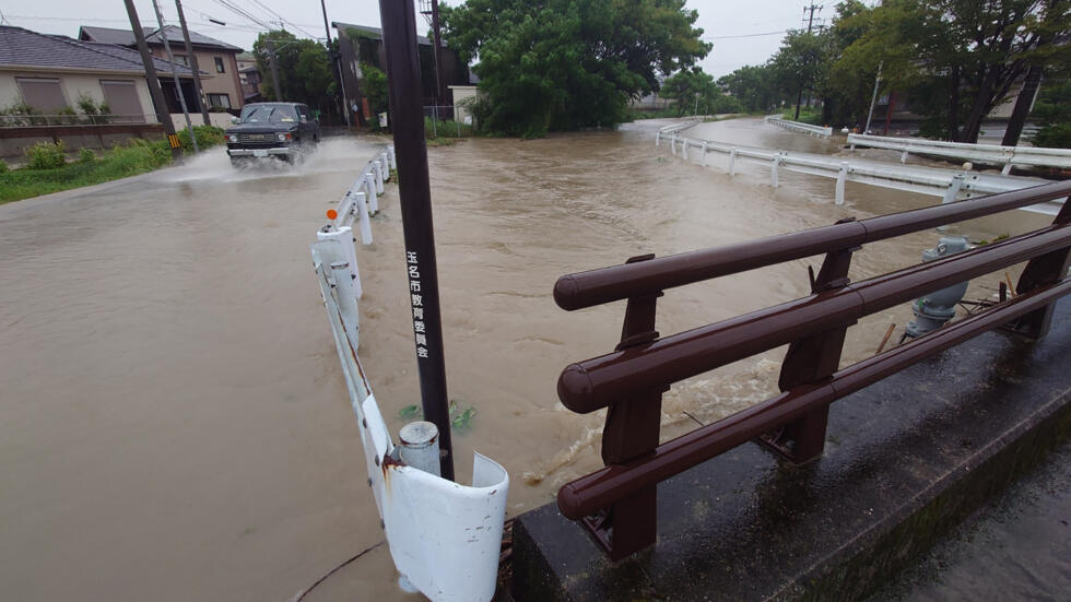 Shanshan, le typhon meurtrier au Japon, fait craindre inondations et glissements de terrain