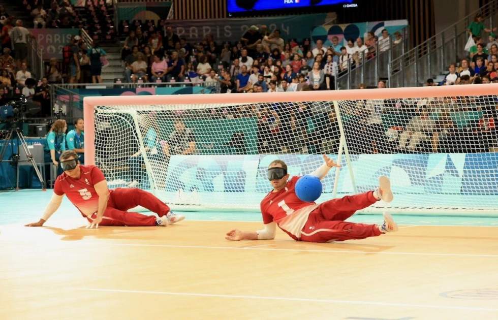 Jeux paralympiques : le goalball, un sport entre handball et bowling, silences et ambiance folle