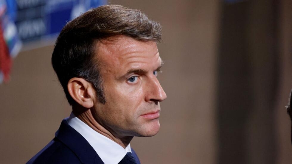 Choix du Premier ministre : les députés LFI appellent les parlementaires à destituer Emmanuel Macron Choix du Premier ministre : les députés LFI appellent les parlementaires à destituer Emmanuel Macron