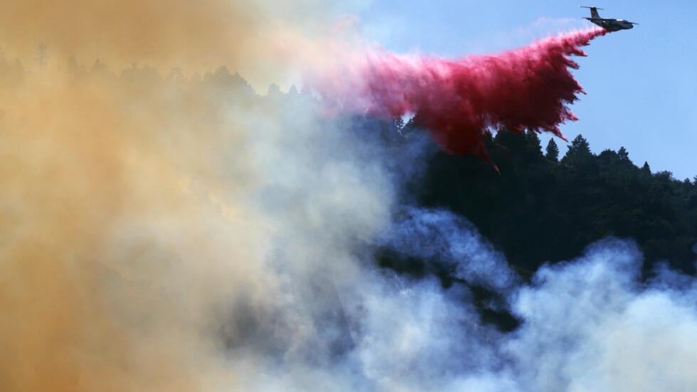 La région de Los Angeles reste menacée par les incendies mais les températures baissent La région de Los Angeles reste menacée par les incendies mais les températures baissent