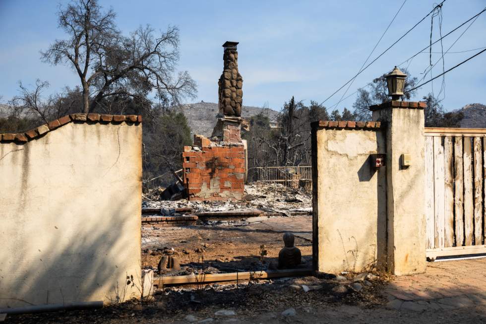 La région de Los Angeles reste menacée par les incendies mais les températures baissent La région de Los Angeles reste menacée par les incendies mais les températures baissent