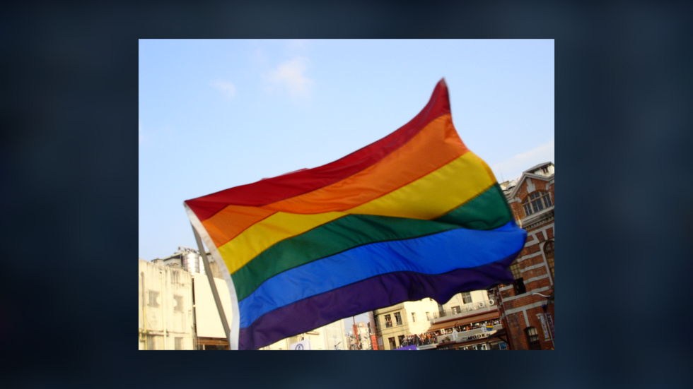 Le pape Léon XIV a-t-il volontairement ignoré un drapeau LGBT ? Le pape Léon XIV a-t-il volontairement ignoré un drapeau LGBT ?
