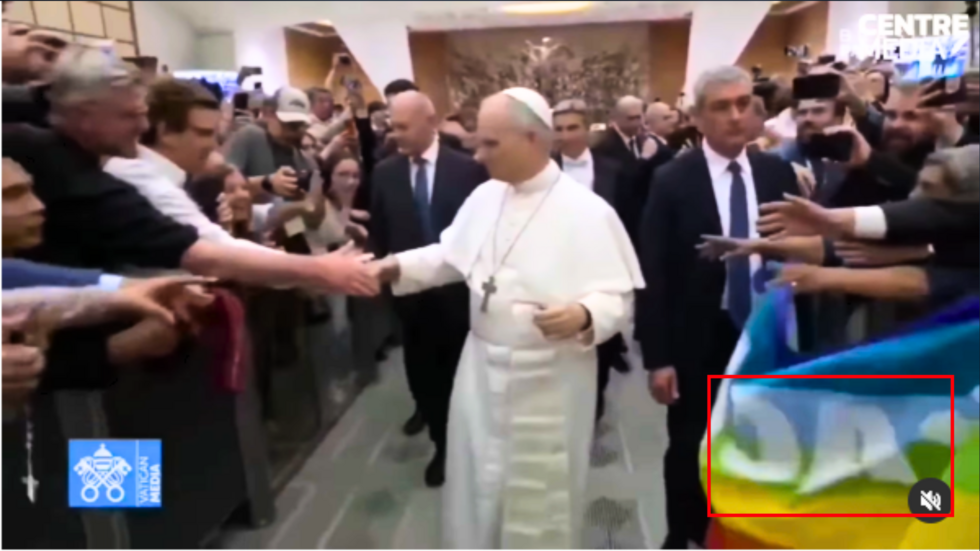 Le pape Léon XIV a-t-il volontairement ignoré un drapeau LGBT ? Le pape Léon XIV a-t-il volontairement ignoré un drapeau LGBT ?
