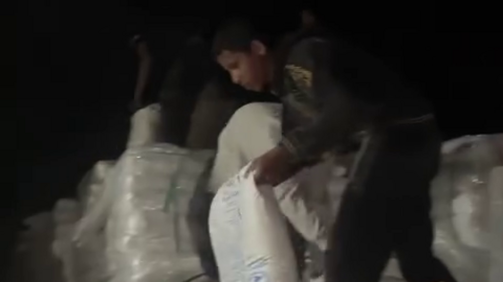 "C’est obscène" : après 11 semaines de blocus, l’aide humanitaire au goutte à goutte dans la bande de Gaza "C’est obscène" : après 11 semaines de blocus, l’aide humanitaire au goutte à goutte dans la bande de Gaza