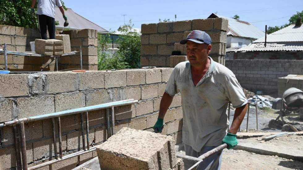 L'instant + : le Kirghizstan construit des maisons en riz écologiques et économiques L'instant + : le Kirghizstan construit des maisons en riz écologiques et économiques